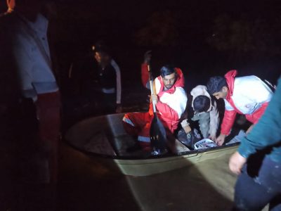 نجات خانواده عشایر محصور سیلاب در قیروکارزین