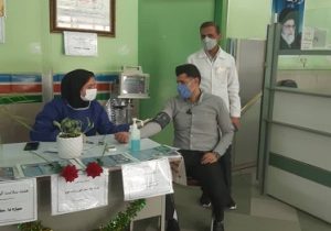  شناساندن خدمات مجموعه بهداشت و درمان شهرستان قیر و کارزین در غرفه های سلامت