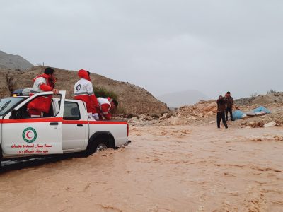 امدادرسانی به ۴ خانواده محصور در سیلاب