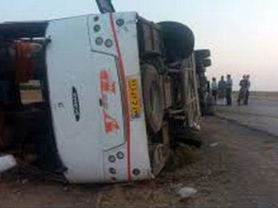 واژگونی اتوبوس در جاده شیراز به سروستان با ۱۲ مصدوم